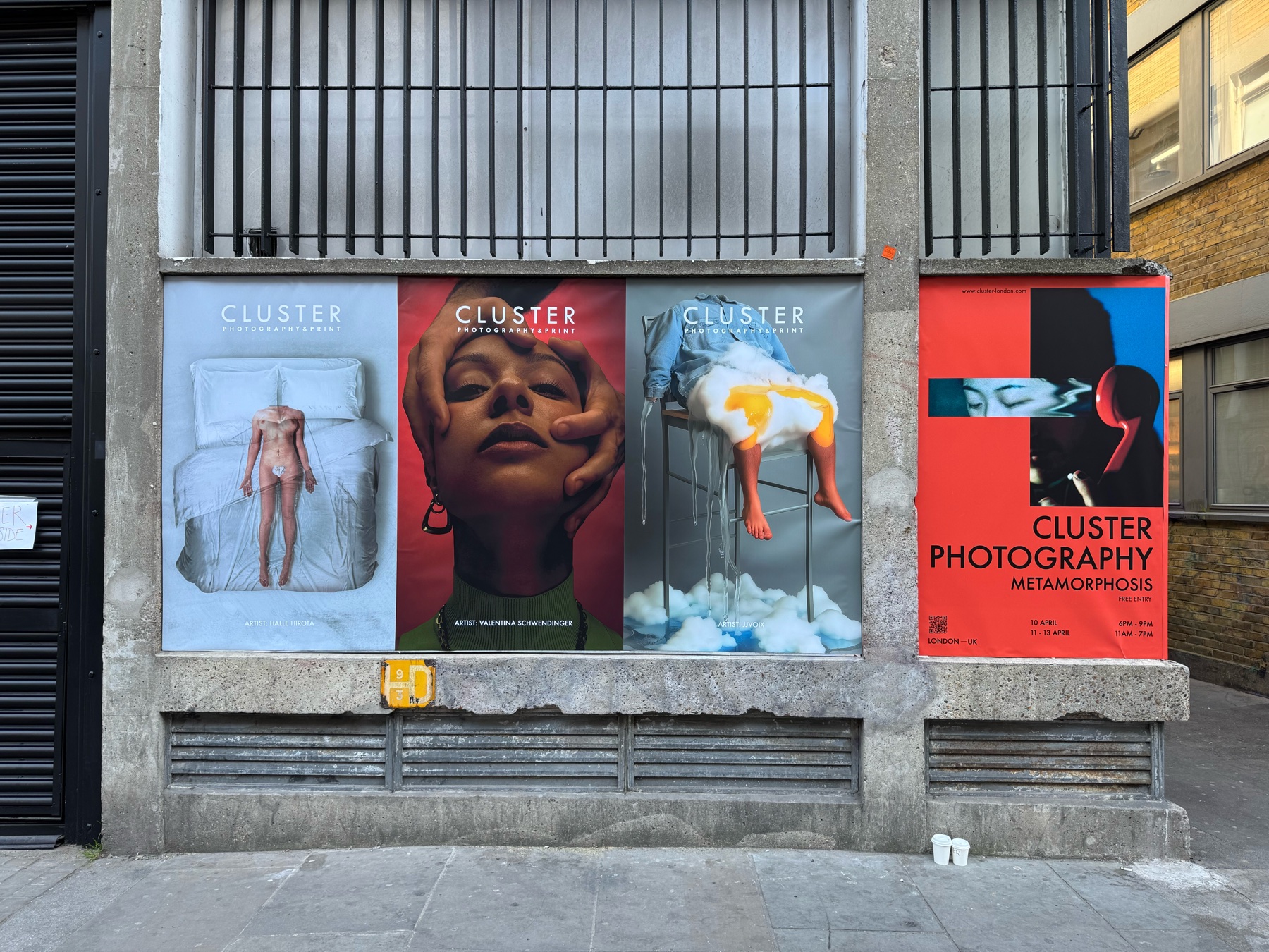 Plakatwand der Cluster Photography and Print Ausstellung in London